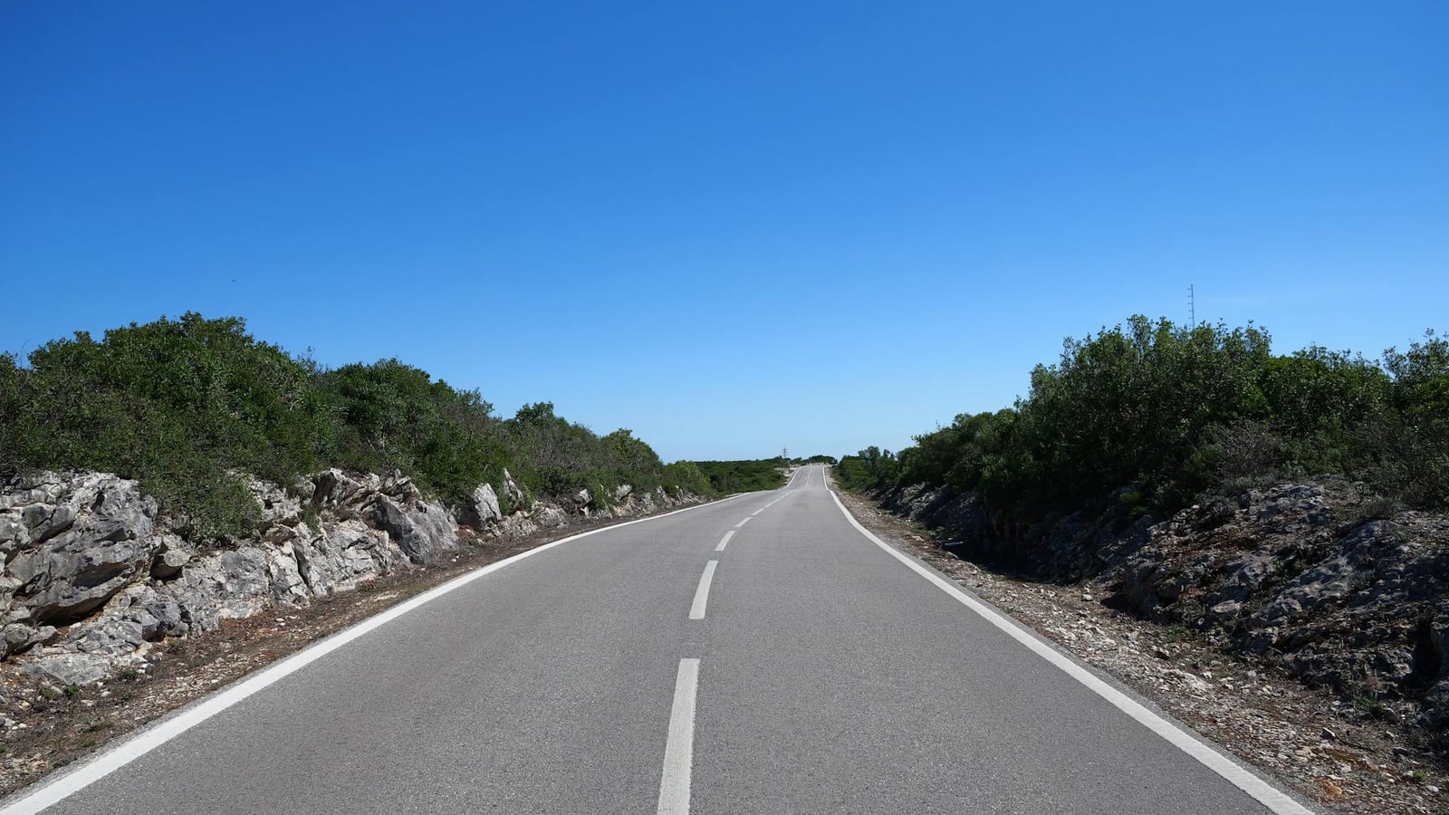 Rutted spur road up to Kolašin above Podgorica